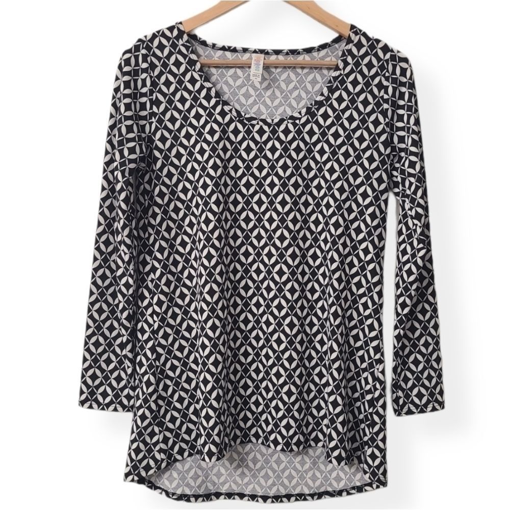 LuLaRoe Black White Lynnae Long Sleeve Shirt